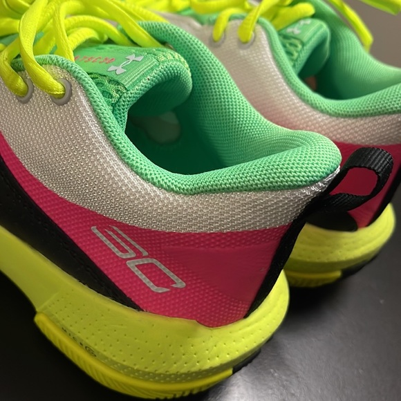 Under Armour SC 3ZER0 4 'White Vis Yellow' 3023918-102 black green pink size 5Y - Picture 5 of 8